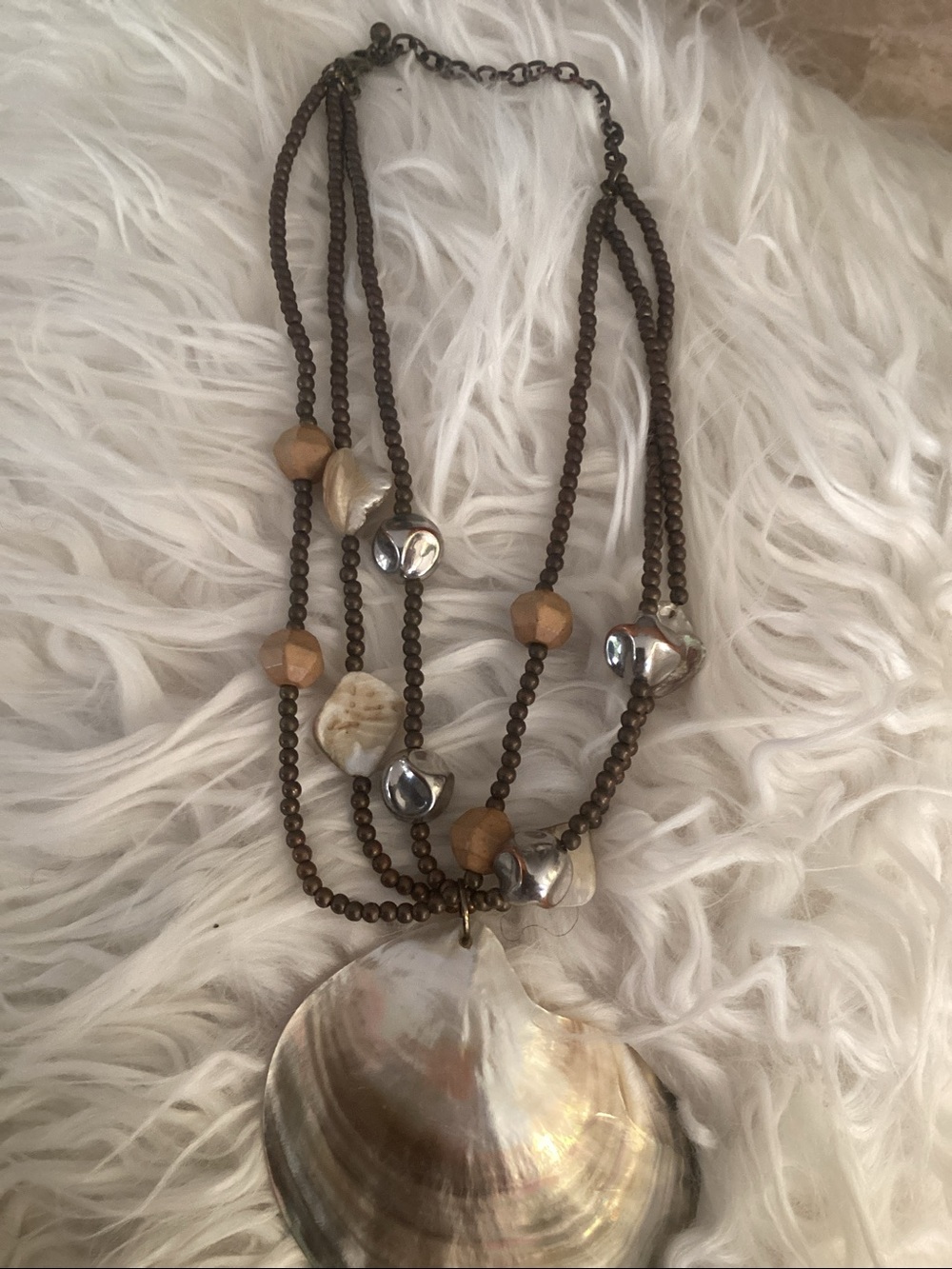 Shell Pendant Strand Necklace - Picture 2 of 3
